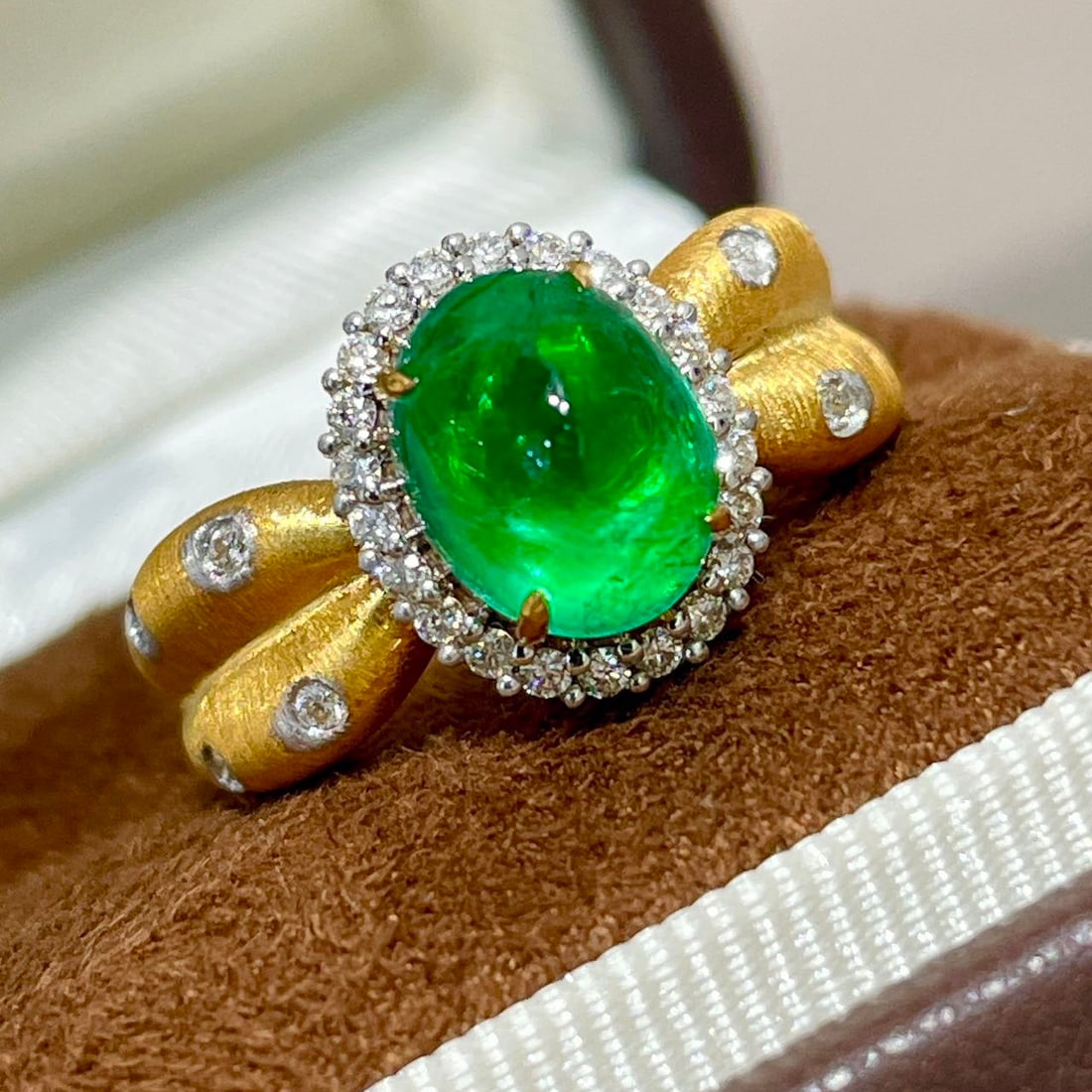14k Gold 2.5 Ct Vivid Green Natural Emerald & Diamond Ring - 3