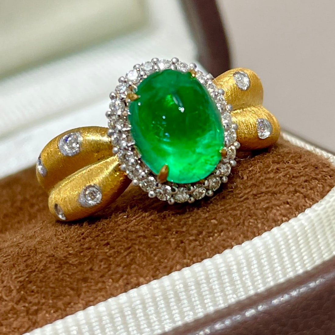 14k Gold 2.5 Ct Vivid Green Natural Emerald & Diamond Ring - 5