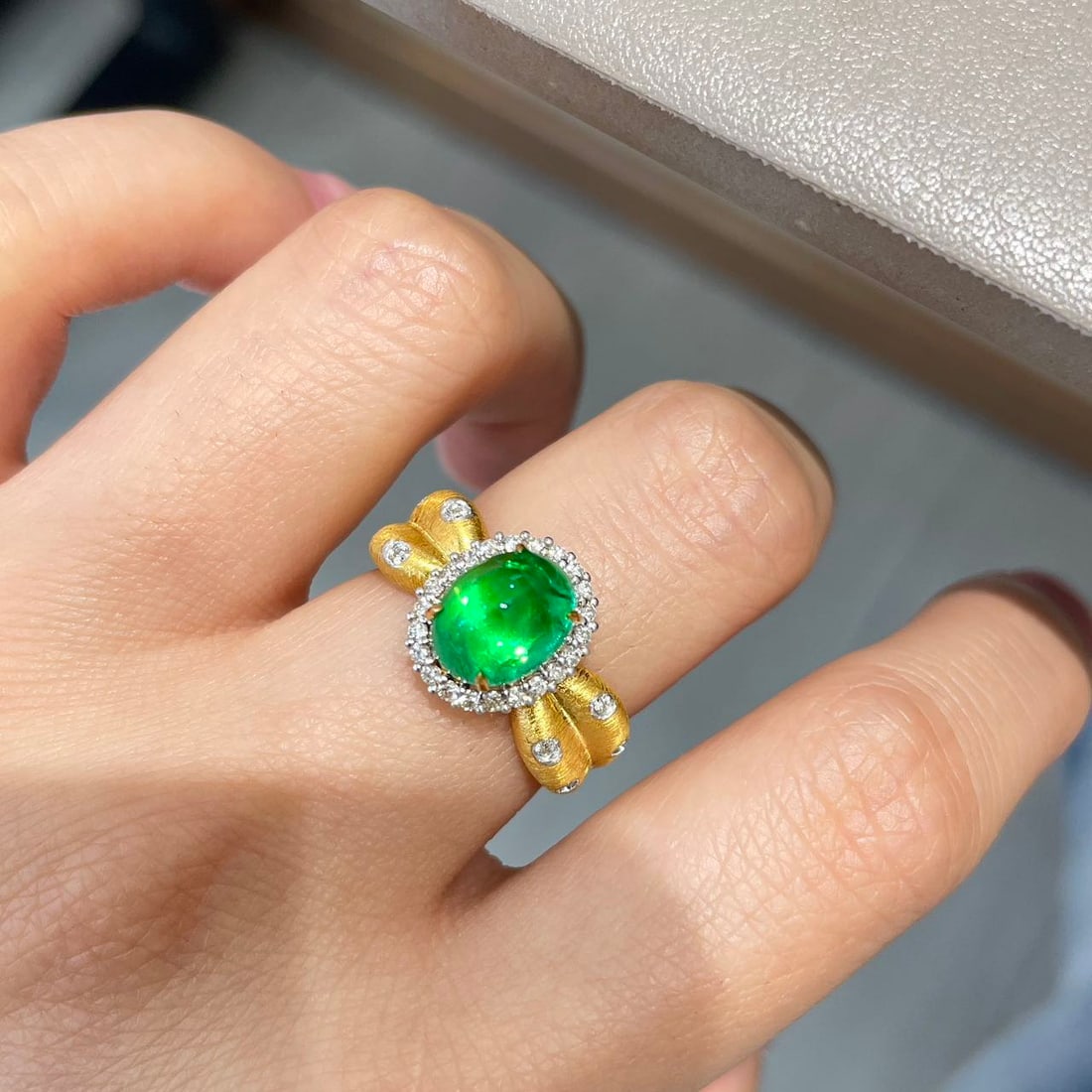 14k Gold 2.5 Ct Vivid Green Natural Emerald & Diamond Ring - 6