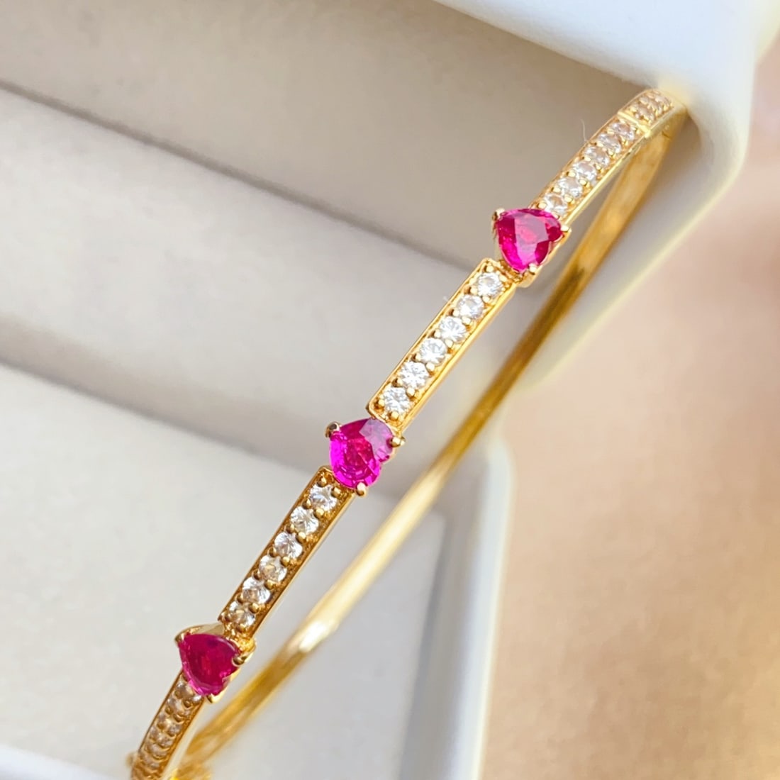 14k Gold 1.20 Ct Natural Ruby & Sapphire Bangle: Ref:231094038 // gold content:14k gold // main gemstone:ruby // shape:heart // carat weight:1. 20ct // color:red // treatment:natural // // adjacent gemstone 2 : sapphire // number of stones:30 //