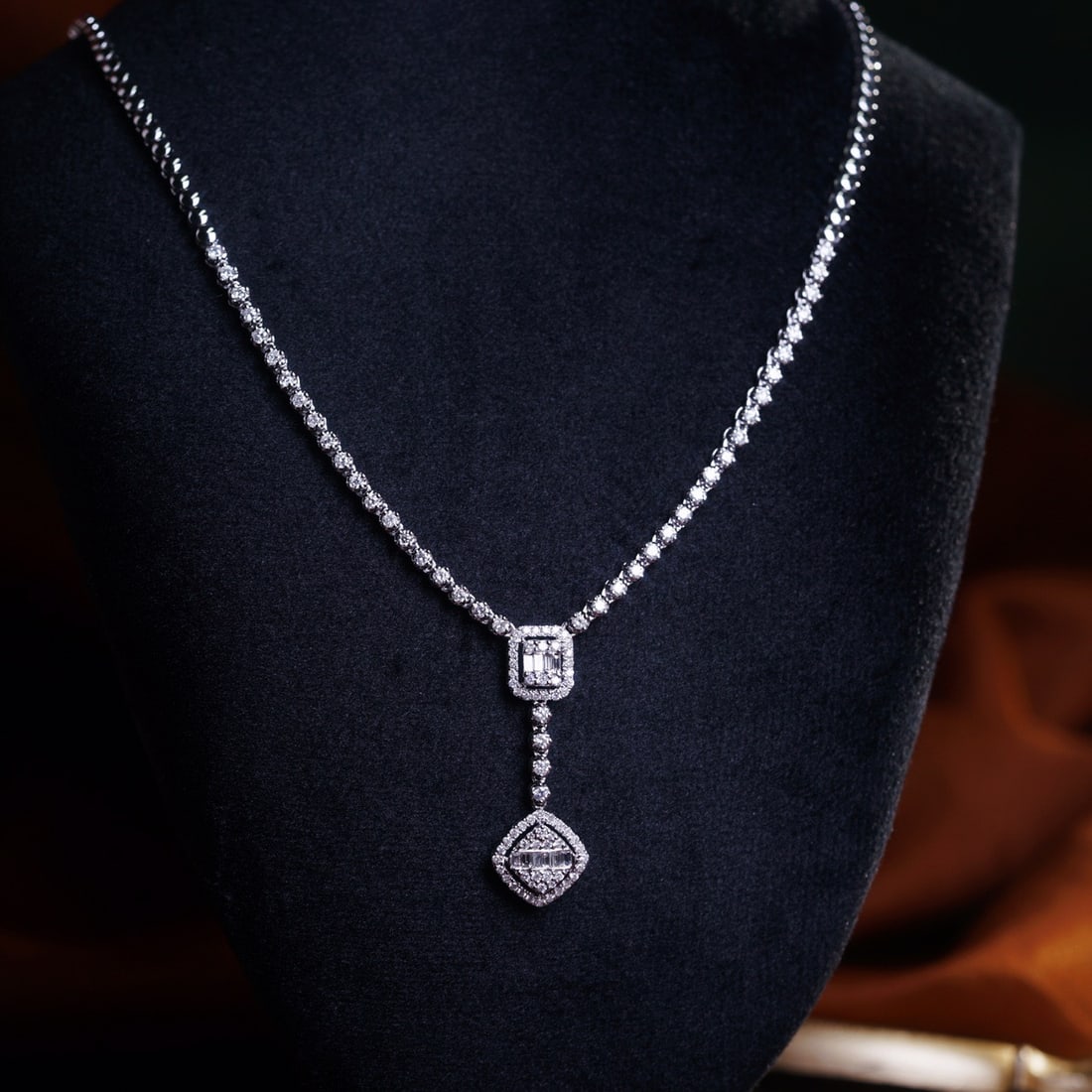 14k Gold 1.70 Ct Natural H Diamond Necklace: Ref:231094041 // gold content:14k gold // main gemstone:diamond // shape:multiple // carat weight:1. 70ct // clarity grade:vs-si // color:h // treatment:natural // Condition: New Low Estimate: 11000.0