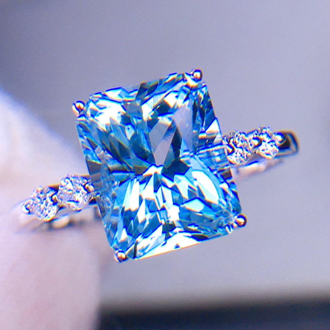 14k Gold 3.1 Ct Natural Aquamarine & Diamond Ring - 2