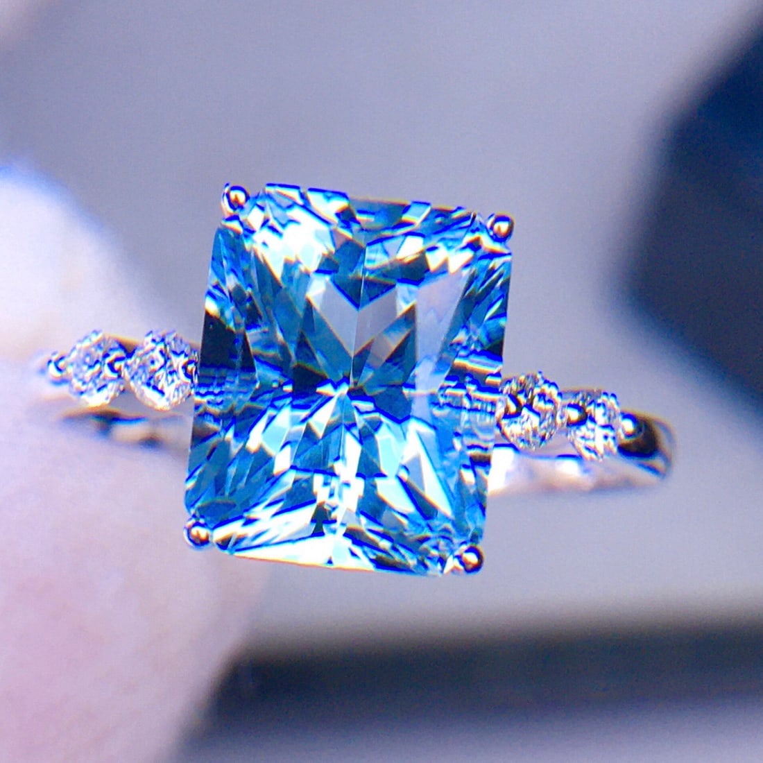 14k Gold 3.1 Ct Natural Aquamarine & Diamond Ring - 8