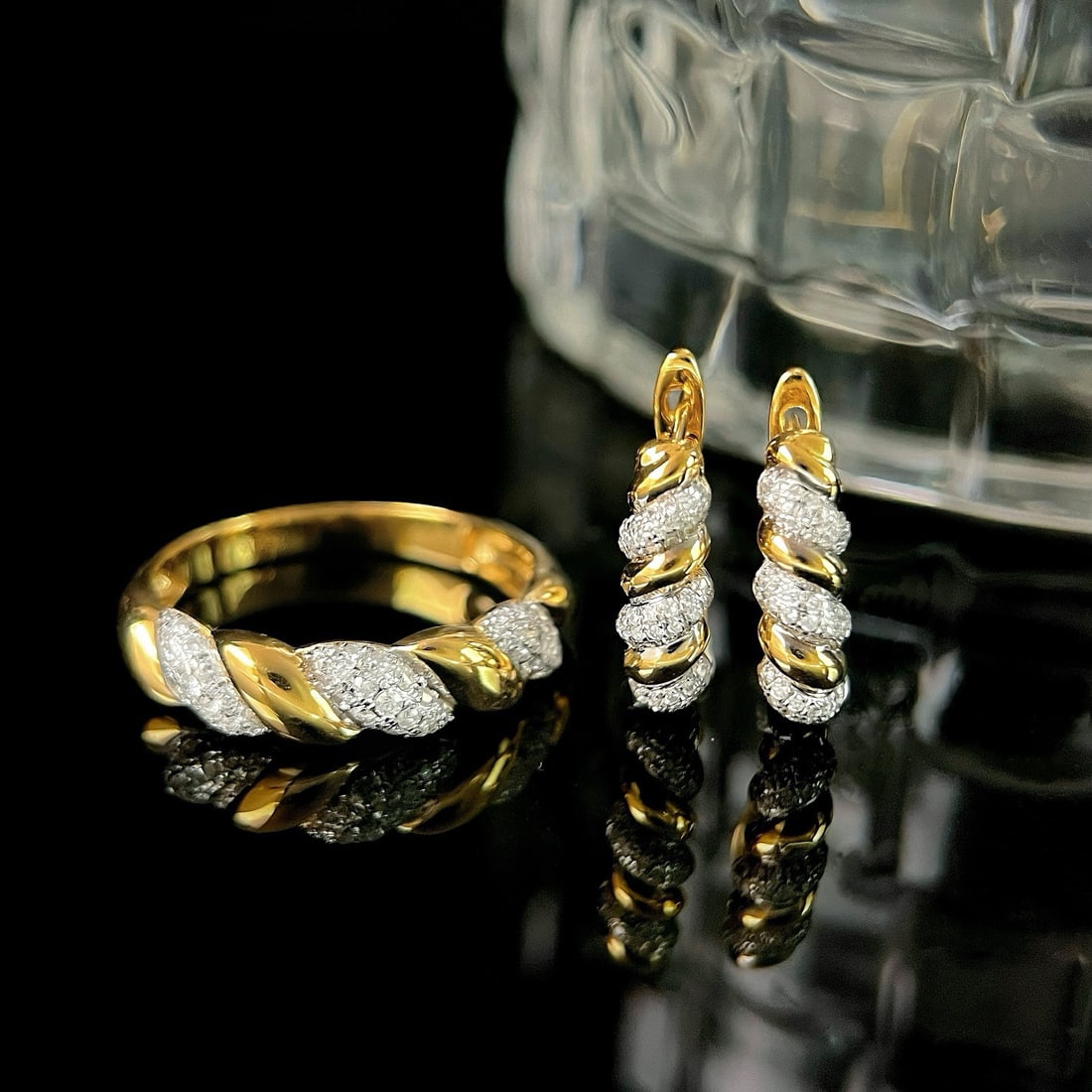 14k Gold 0.64 Ctw Natural H Diamond Jewelry Set: Ref:231094055 // gold content:14k gold // ring size:7. 25us // // earrings // main gemstone:diamond // shape:round // carat weight:0. 32ct // clarity grade:vs-si // color:h // treatment:natural //