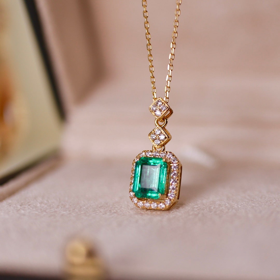 14k Gold 1.54 Ctw Vivid Green Natural Emerald & Diamond Necklace: Ref:231094058 // gold content:14k gold // main gemstone:emerald // shape:octagonal // carat weight:1. 28ct // color:vivid green // treatment:natural // // adjacent gemstone 2 : diamond // shape:round 