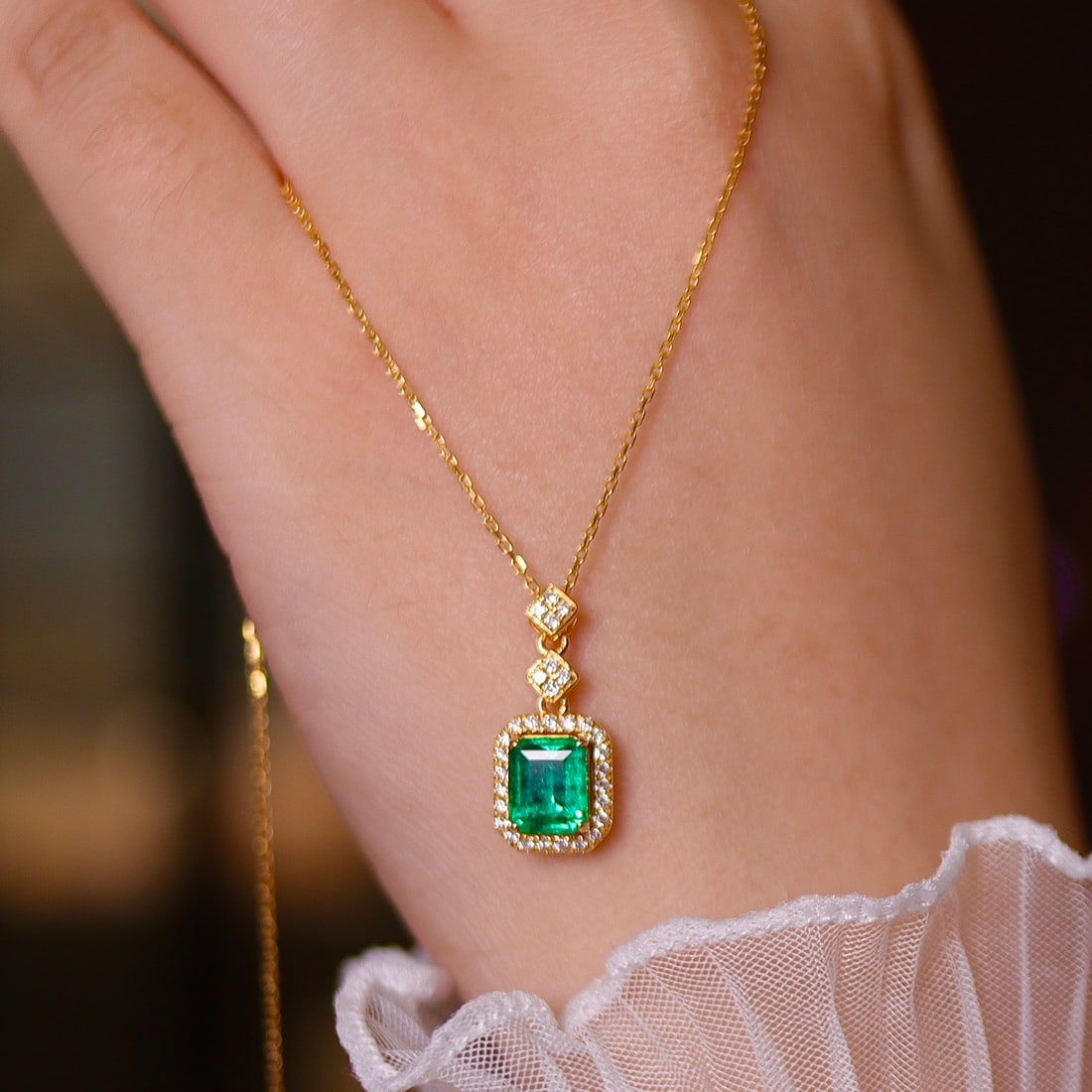 14k Gold 1.54 Ctw Vivid Green Natural Emerald & Diamond Necklace - 2