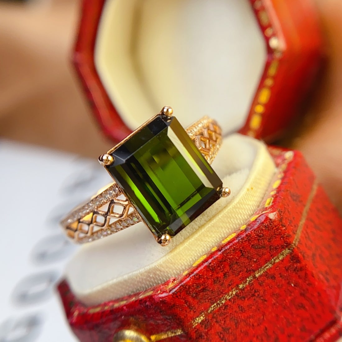 14k Gold 4.56 Ct Natural Tourmaline & Diamond Ring: Ref:231094062 // gold content:14k gold // ring size:7. 25us // // main gemstone:tourmaline // shape:octagonal // carat weight:4. 56ct // color:green // treatment:natural // // adjacent gemstone 2 : di