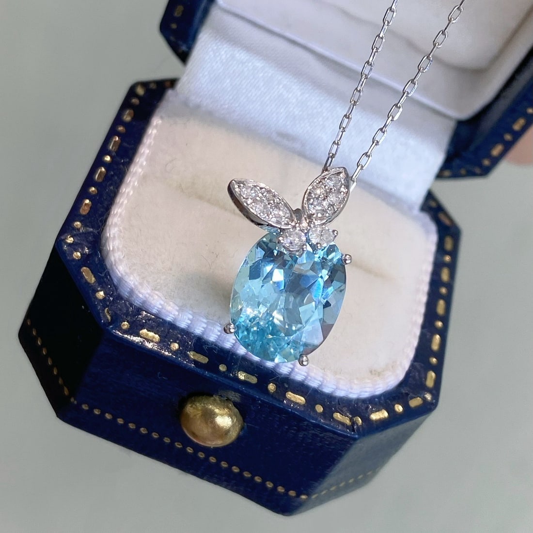 14k Gold 2.61 Ctw Natural Aquamarine & Diamond Pendant( Without Chain ): Ref:231094063 // gold content:14k gold // main gemstone:aquamarine // shape:oval // carat weight:2. 5ct // color:blue // treatment:natural // // adjacent gemstone 2 : diamond // shape:round // carat