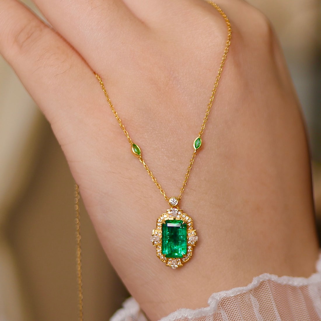 14k Gold 2.31 Ctw Vivid Green Natural Emerald & Diamond Necklace - 3