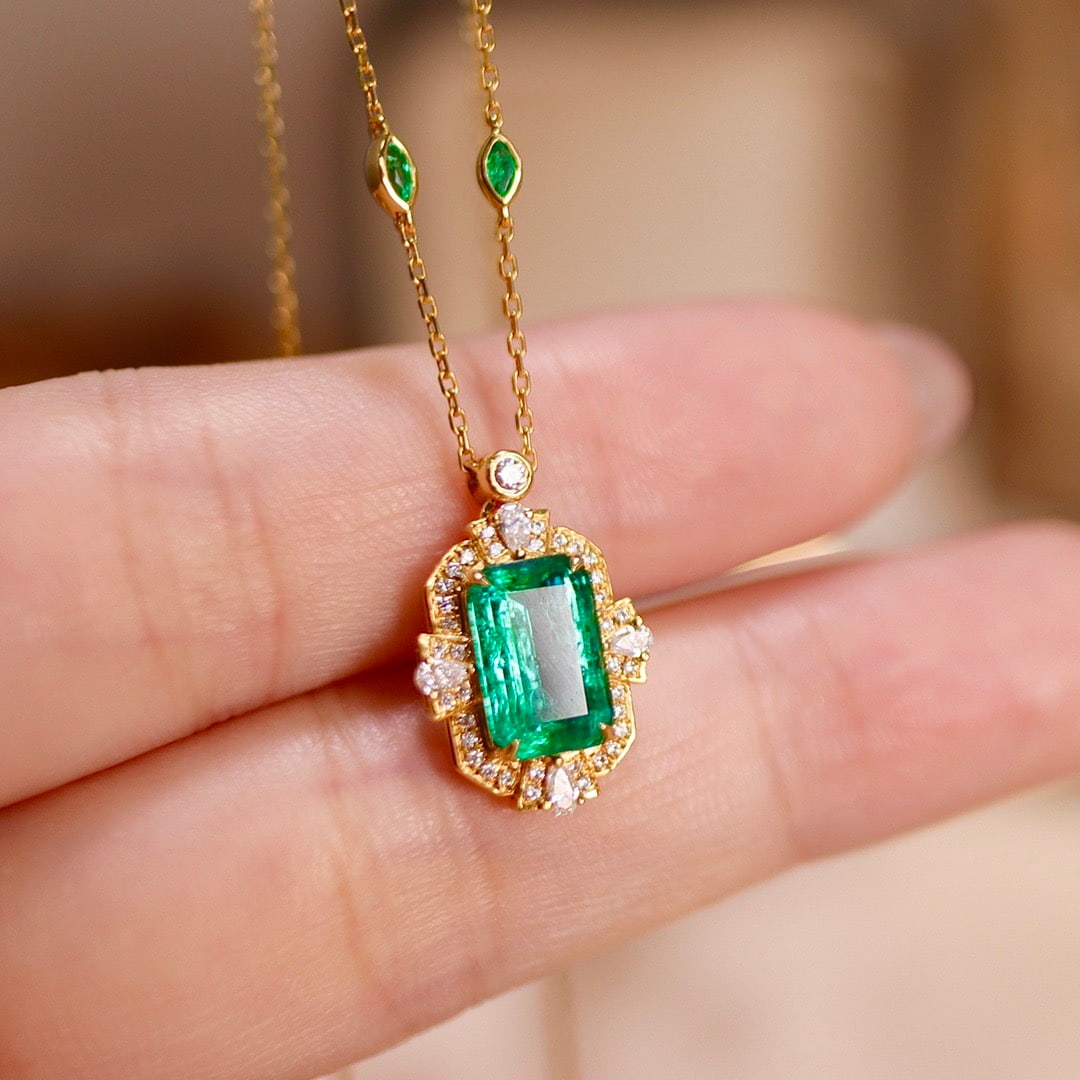 14k Gold 2.31 Ctw Vivid Green Natural Emerald & Diamond Necklace - 4