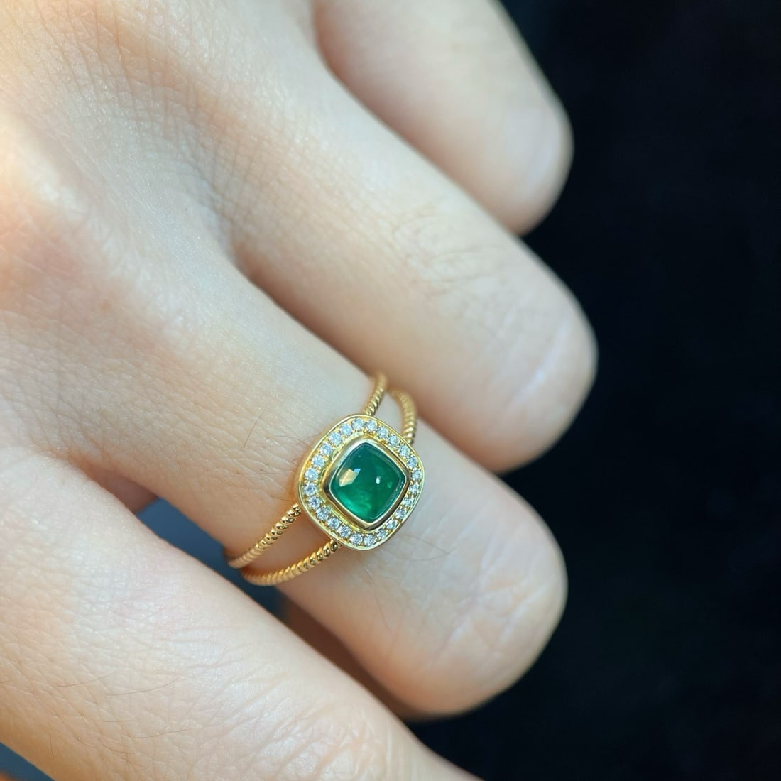 14k Gold 0.6 Ct Vivid Green Natural Emerald & Diamond Ring - 4