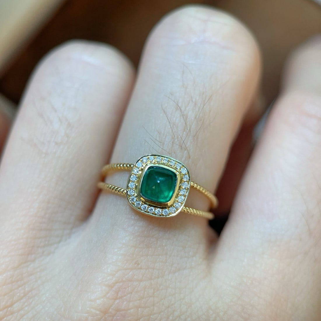 14k Gold 0.6 Ct Vivid Green Natural Emerald & Diamond Ring - 5