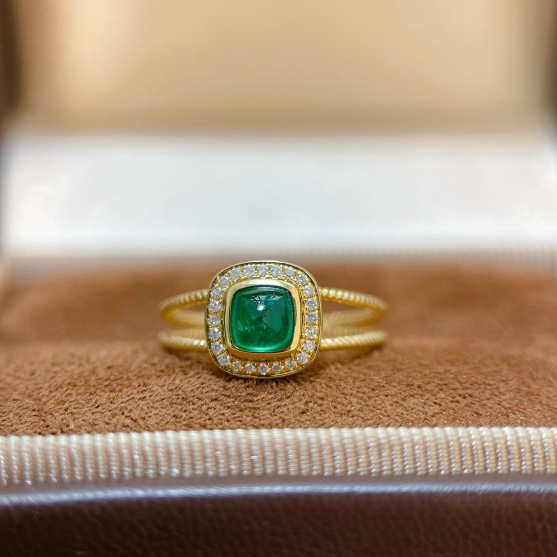 14k Gold 0.6 Ct Vivid Green Natural Emerald & Diamond Ring - 6