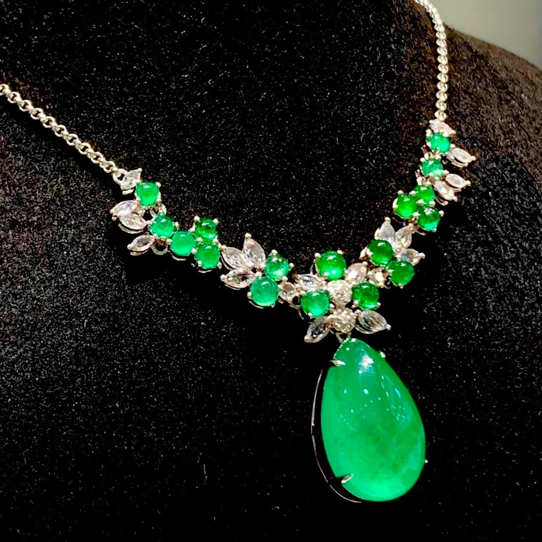 14k Gold 12.5 Ct Natural Emerald & Diamond Necklace - 4