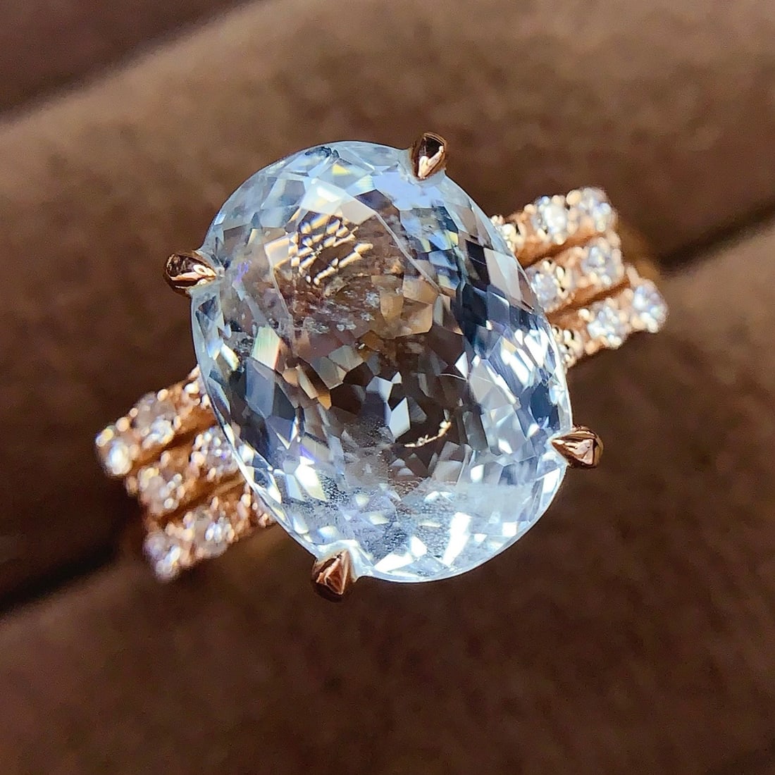 14k Gold 4.65 Ct Natural Aquamarine & Diamond Ring: Ref:231094087 // gold content:14k gold // ring size:7. 25us // // main gemstone:aquamarine // shape:oval // carat weight:4. 65ct // color:santa maria color // treatment:natural // // adjacent gemstone