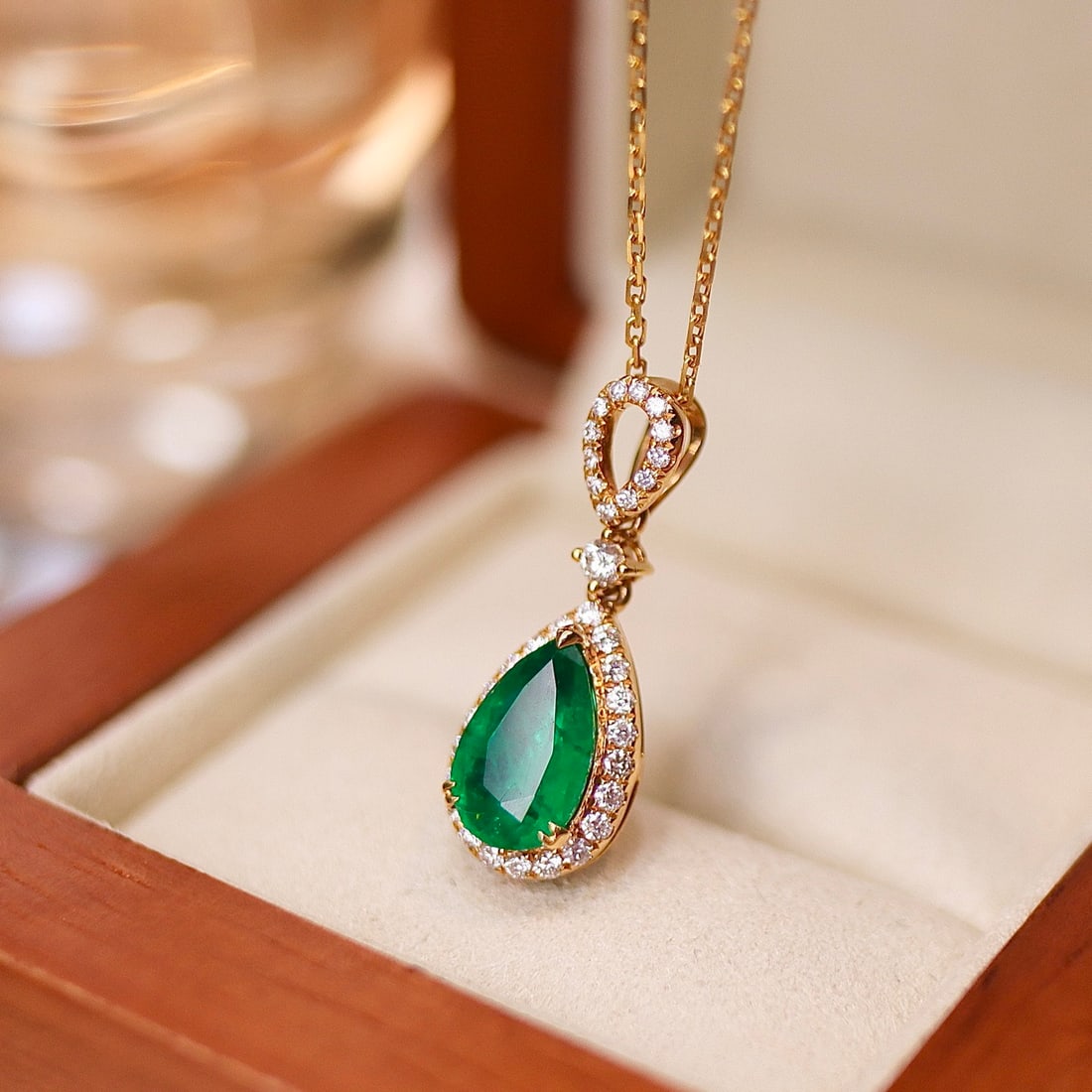 14k Gold 1.91 Ctw Vivid Green Natural Emerald & Diamond Pendant( Without Chain ): Ref:231094091 // gold content:14k gold // main gemstone:emerald // shape:pear // carat weight:1. 60ct // color:vivid green // treatment:natural // // adjacent gemstone 2 : diamond // shape:round //