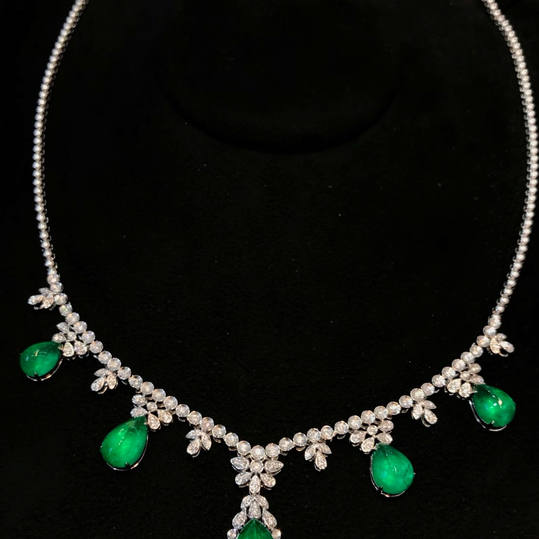 14k Gold 12.48 Ctw Natural Emerald & Diamond Necklace - 2
