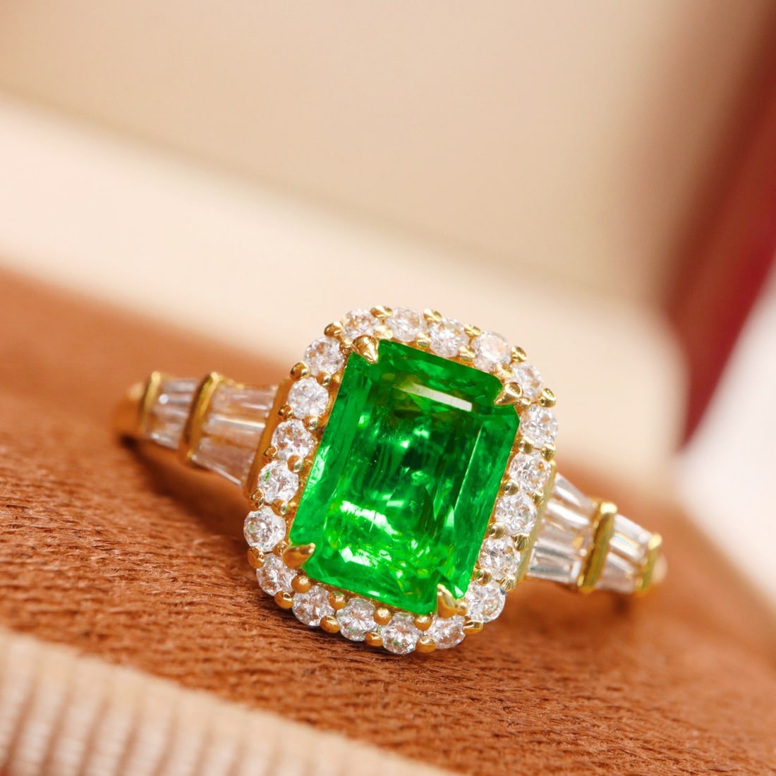 14k Gold 1.21 Ctw Vivid Green Natural Emerald & Diamond Ring: Ref:231094105 // gold content:14k gold // ring size:7. 25us // // main gemstone:emerald // shape:octagonal // carat weight:0. 90ct // color:vivid green // treatment:natural // // adjacent gemstone 2