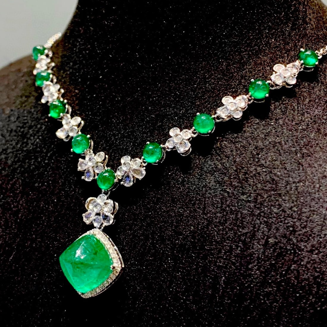 14k Gold 6.3 Ct Vivid Green Natural Emerald & Diamond Necklace - 2