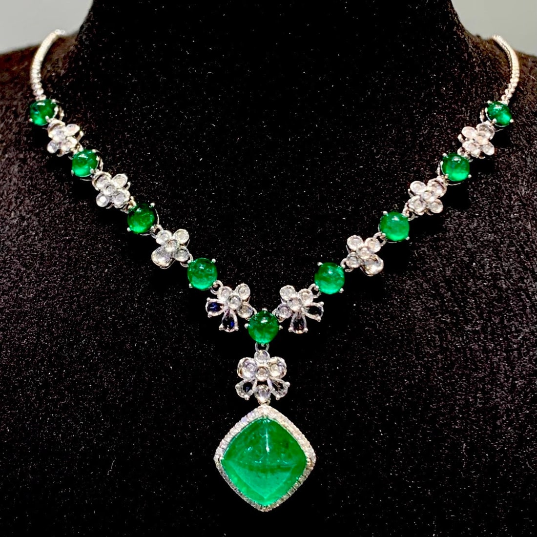 14k Gold 6.3 Ct Vivid Green Natural Emerald & Diamond Necklace - 3