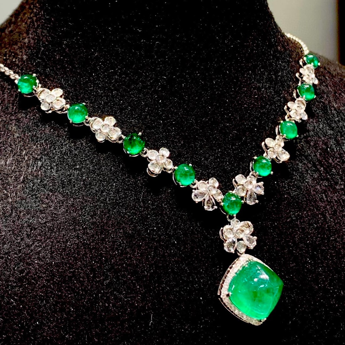 14k Gold 6.3 Ct Vivid Green Natural Emerald & Diamond Necklace - 4