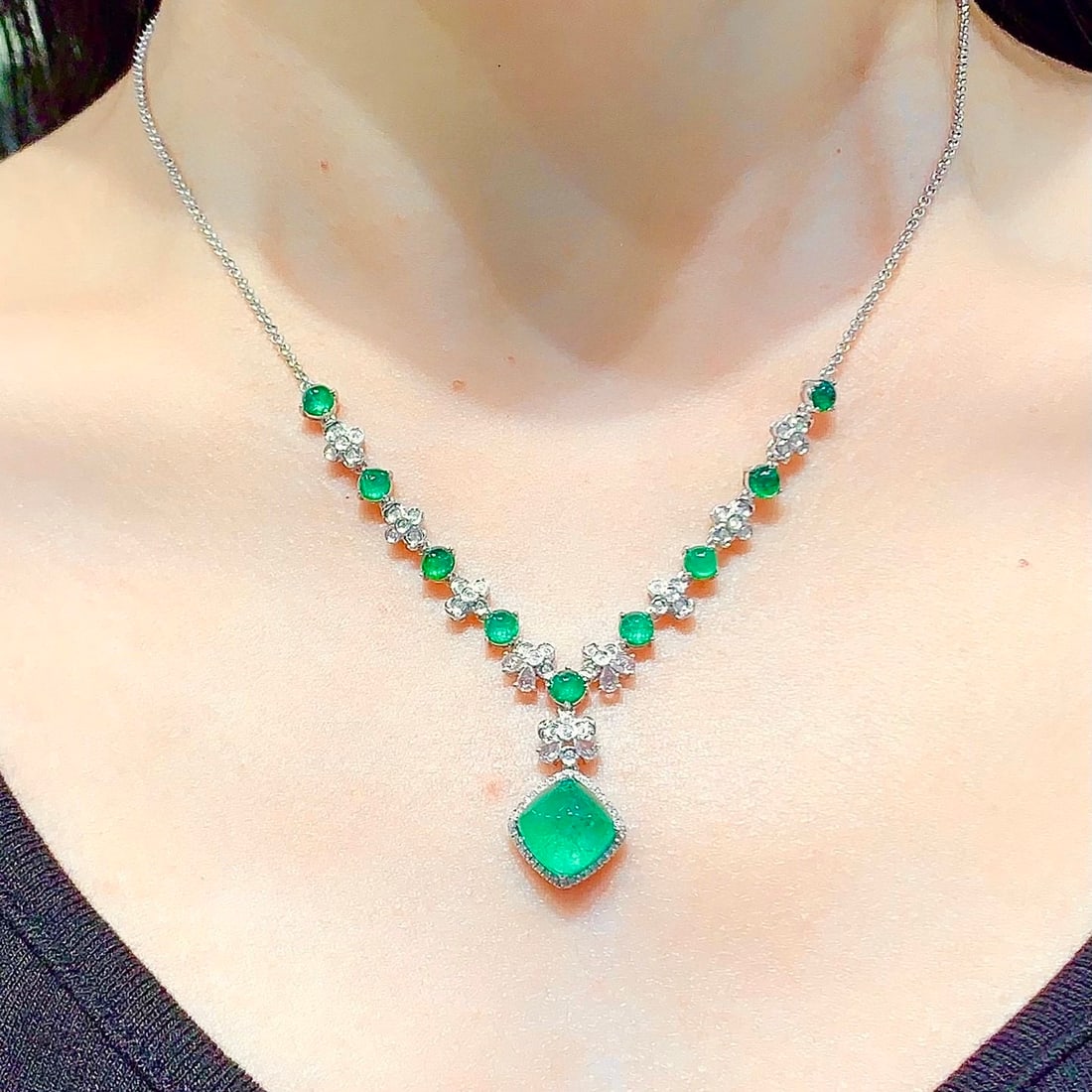 14k Gold 6.3 Ct Vivid Green Natural Emerald & Diamond Necklace - 5