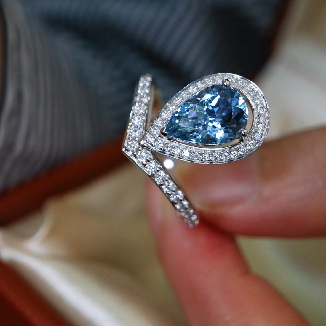 14k Gold 5.46 Ctw Natural Aquamarine & Diamond Ring - 4