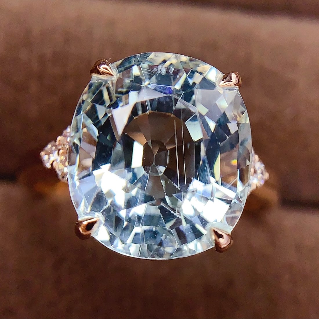14k Gold 6.7 Ct Natural Aquamarine & Diamond Ring: Ref:231094124 // gold content:14k gold // ring size:7. 25us // // main gemstone:aquamarine // shape:oval // carat weight:6. 7ct // color:blue // treatment:natural // // adjacent gemstone 2 : diamond /