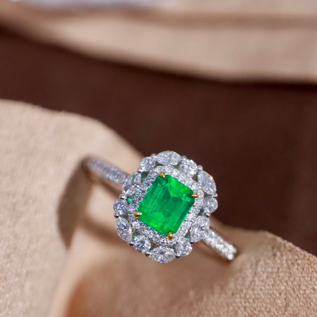 14k Gold 0.93 Ctw Vivid Green Natural Emerald & Diamond Ring: Ref:231094135 // gold content:14k gold // ring size:7. 25us // // main gemstone:emerald // shape:octagonal // carat weight:0. 51ct // color:vivid green // treatment:natural // // adjacent gemstone 2