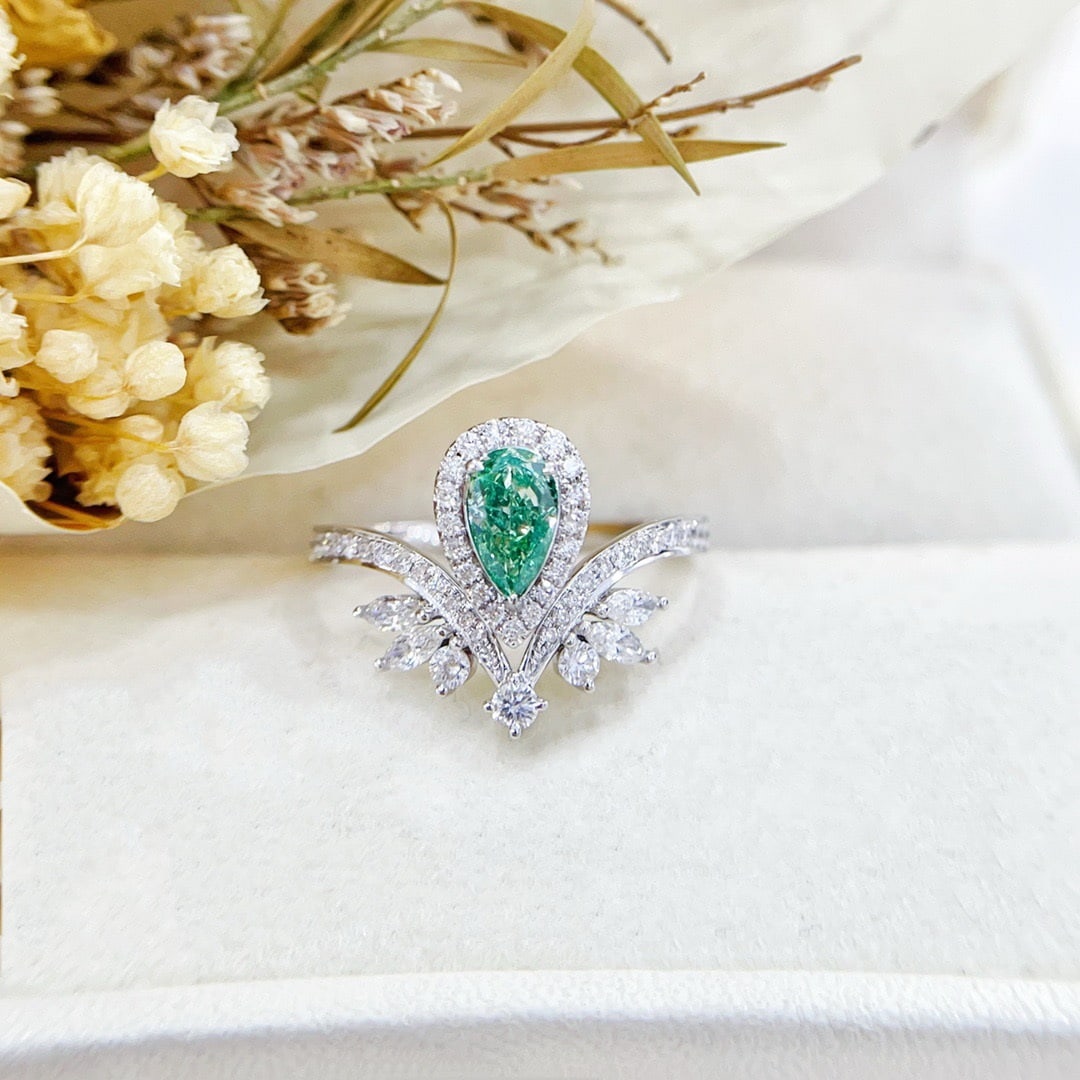 14k Gold 0.82 Ctw Natural Green Diamond & Diamond Ring: Ref:231094141 // gold content:14k gold // ring size:7. 25us // // main gemstone:green diamond // shape:pear // carat weight:0. 40ct // color:green // treatment:natural // // adjacent gemstone 2 :