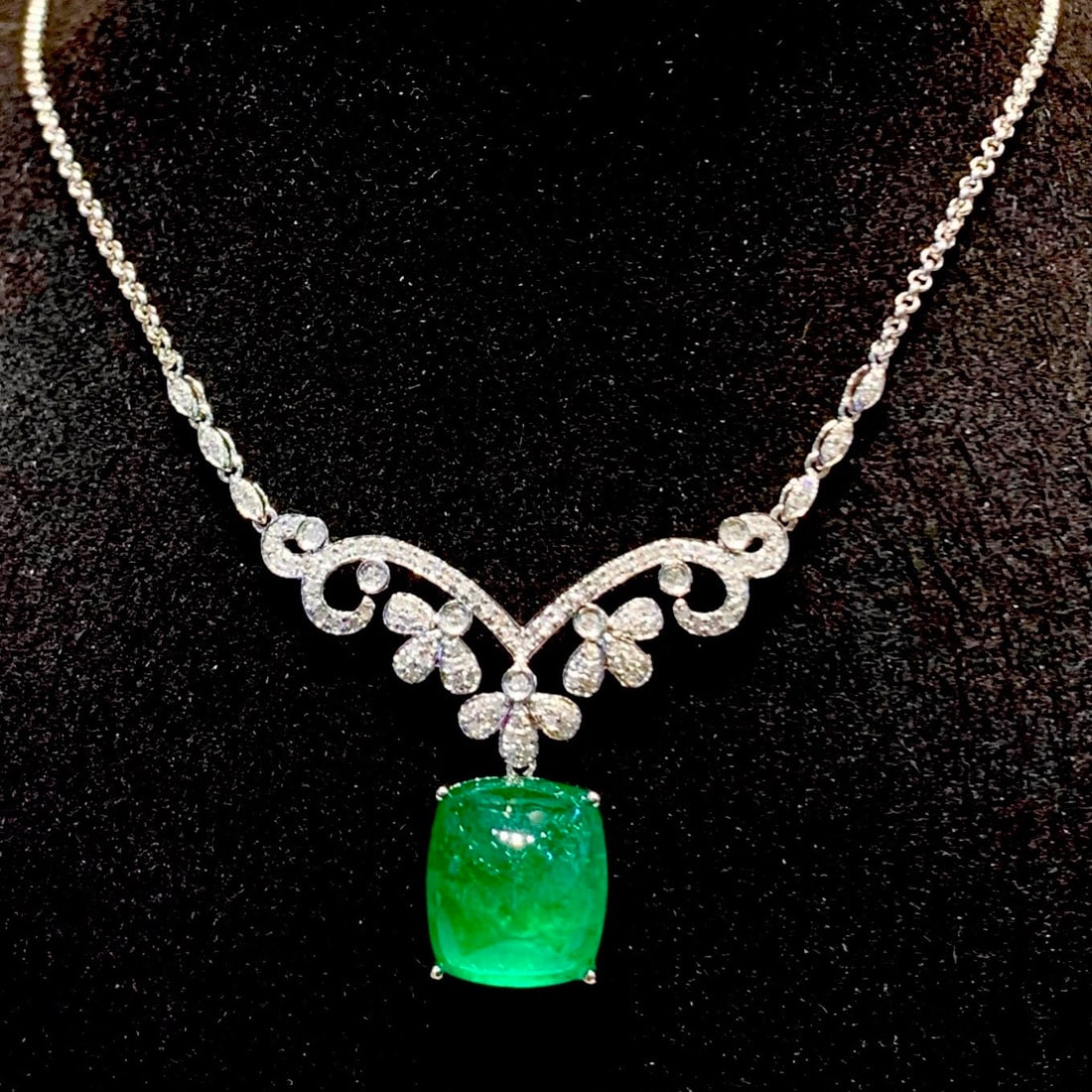 14k Gold 6.56 Ct Vivid Green Natural Emerald & Diamond Necklace - 3