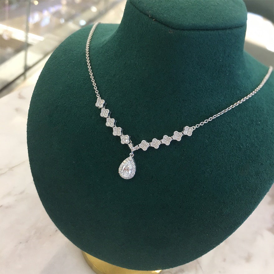 14k Gold 0.74 Ctw Natural H Diamond Necklace: Ref:231094150 // gold content:14k gold // main gemstone:diamond // shape:pear // carat weight:0. 45ct // clarity grade:vs-si // color:h // treatment:natural // // adjacent gemstone 2 : diamond //