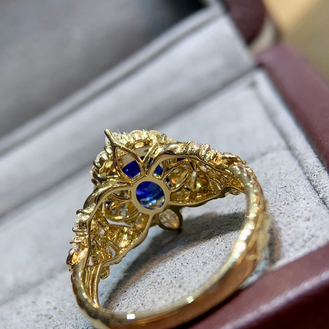 14k Gold 2.29 Ctw Vivid Blue Natural Sapphire & Diamond Ring - 3