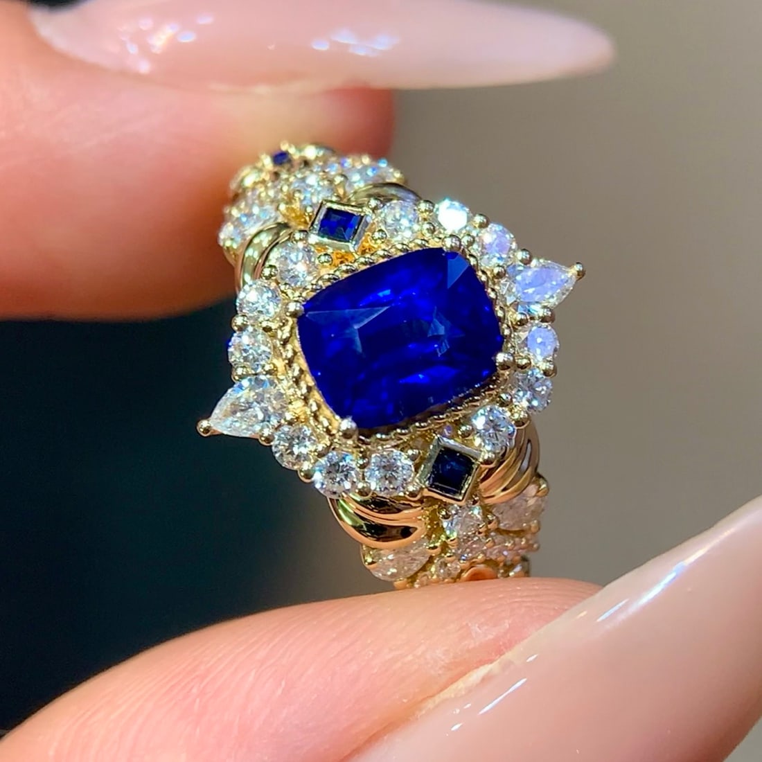 14k Gold 2.29 Ctw Vivid Blue Natural Sapphire & Diamond Ring - 4