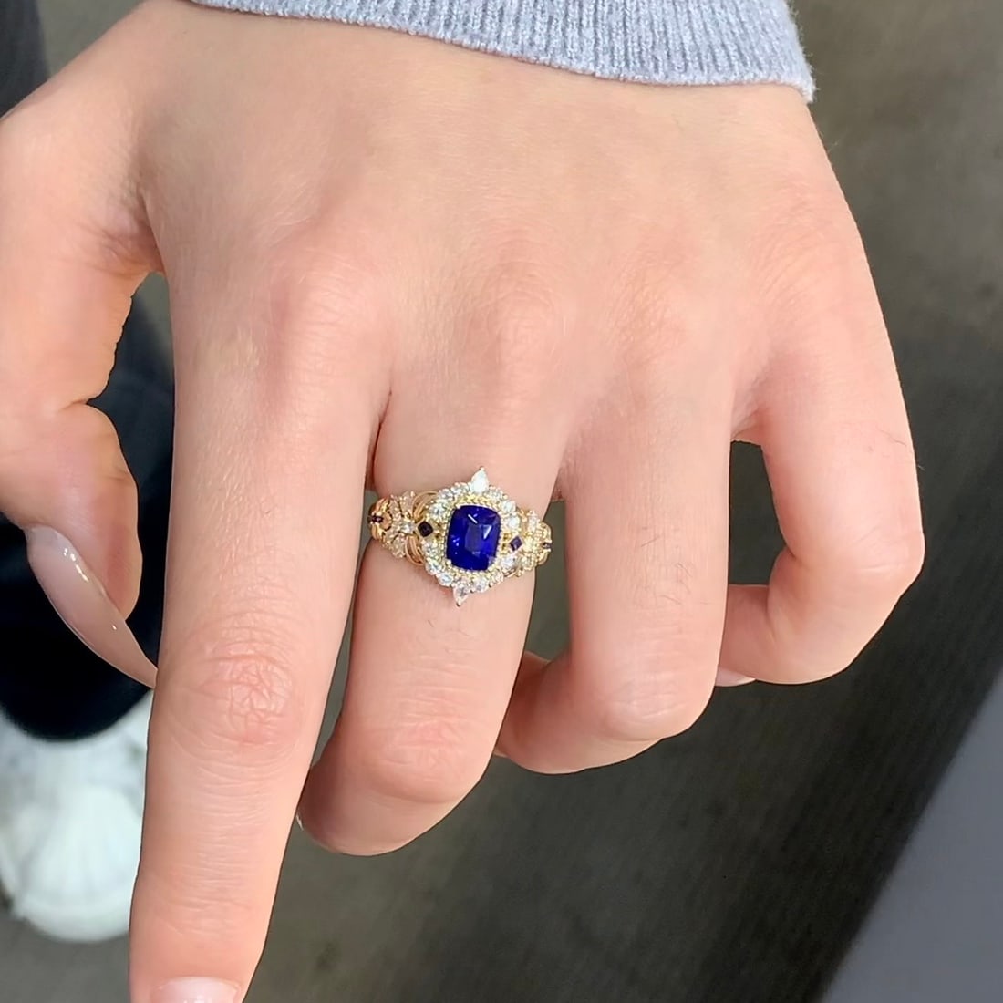 14k Gold 2.29 Ctw Vivid Blue Natural Sapphire & Diamond Ring - 5