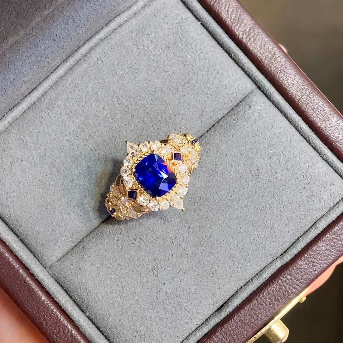 14k Gold 2.29 Ctw Vivid Blue Natural Sapphire & Diamond Ring - 6