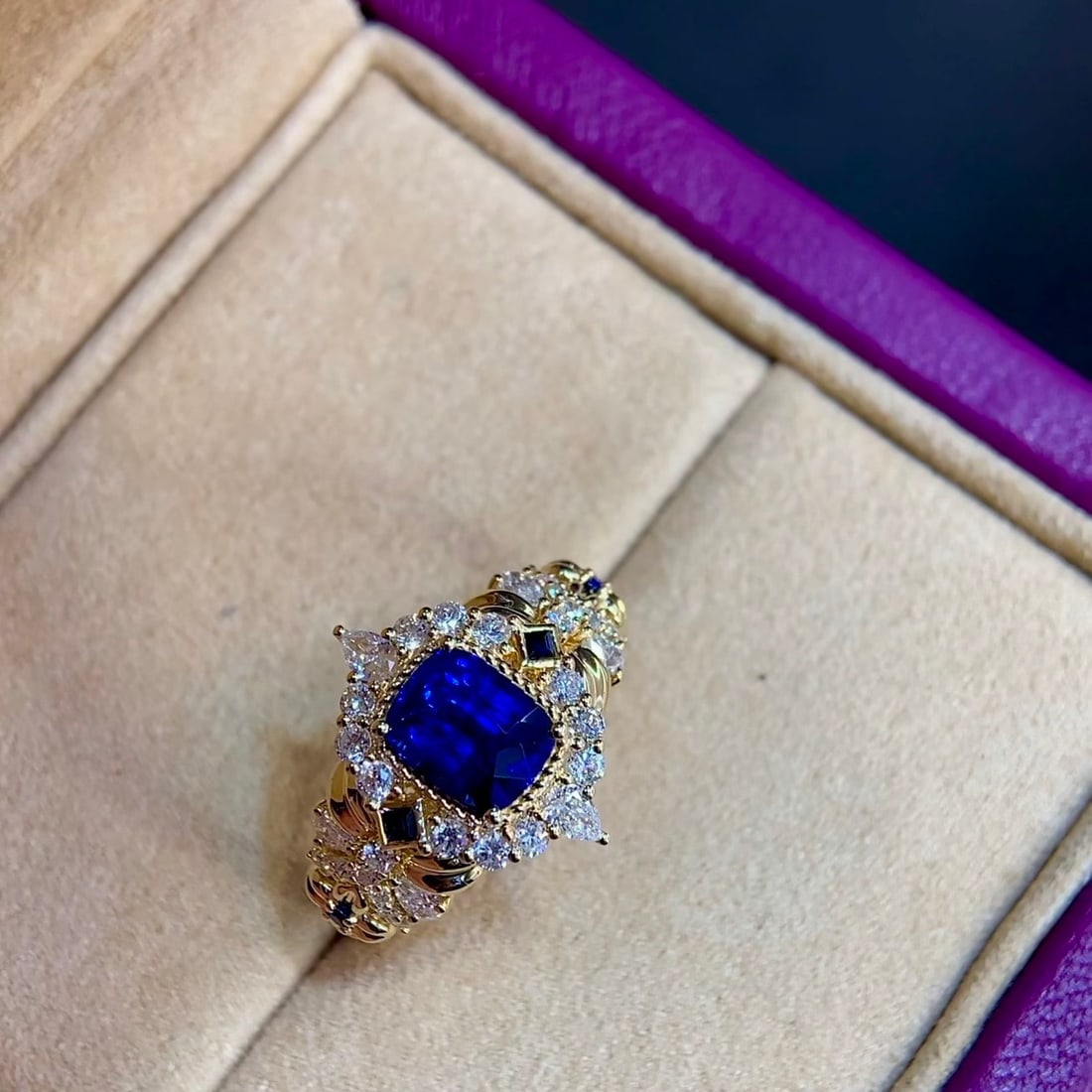 14k Gold 2.29 Ctw Vivid Blue Natural Sapphire & Diamond Ring - 8