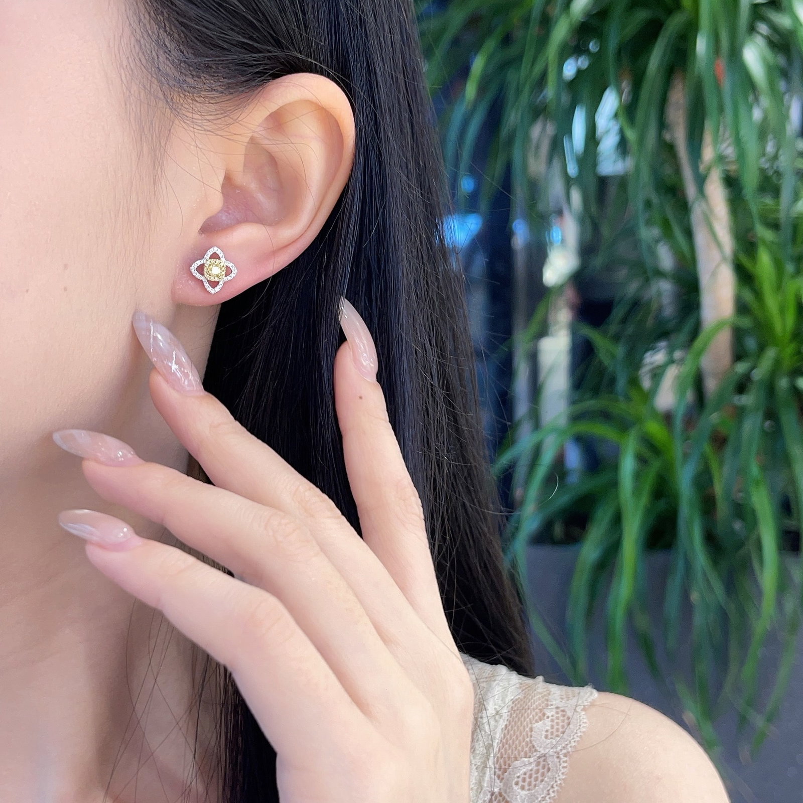 14k Gold 0.5 Ct Natural Color Diamond Earrings - 2