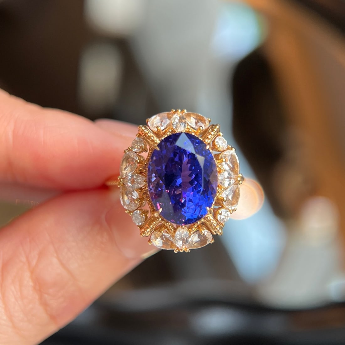 14k Gold 6.53 Ctw Natural Tanzanite & Diamond Ring: Ref:231094159 // gold content:14k gold // ring size:7. 25us // // main gemstone:tanzanite // shape:oval // carat weight:6. 39ct // color:blue // treatment:natural // // adjacent gemstone 2 : diamond