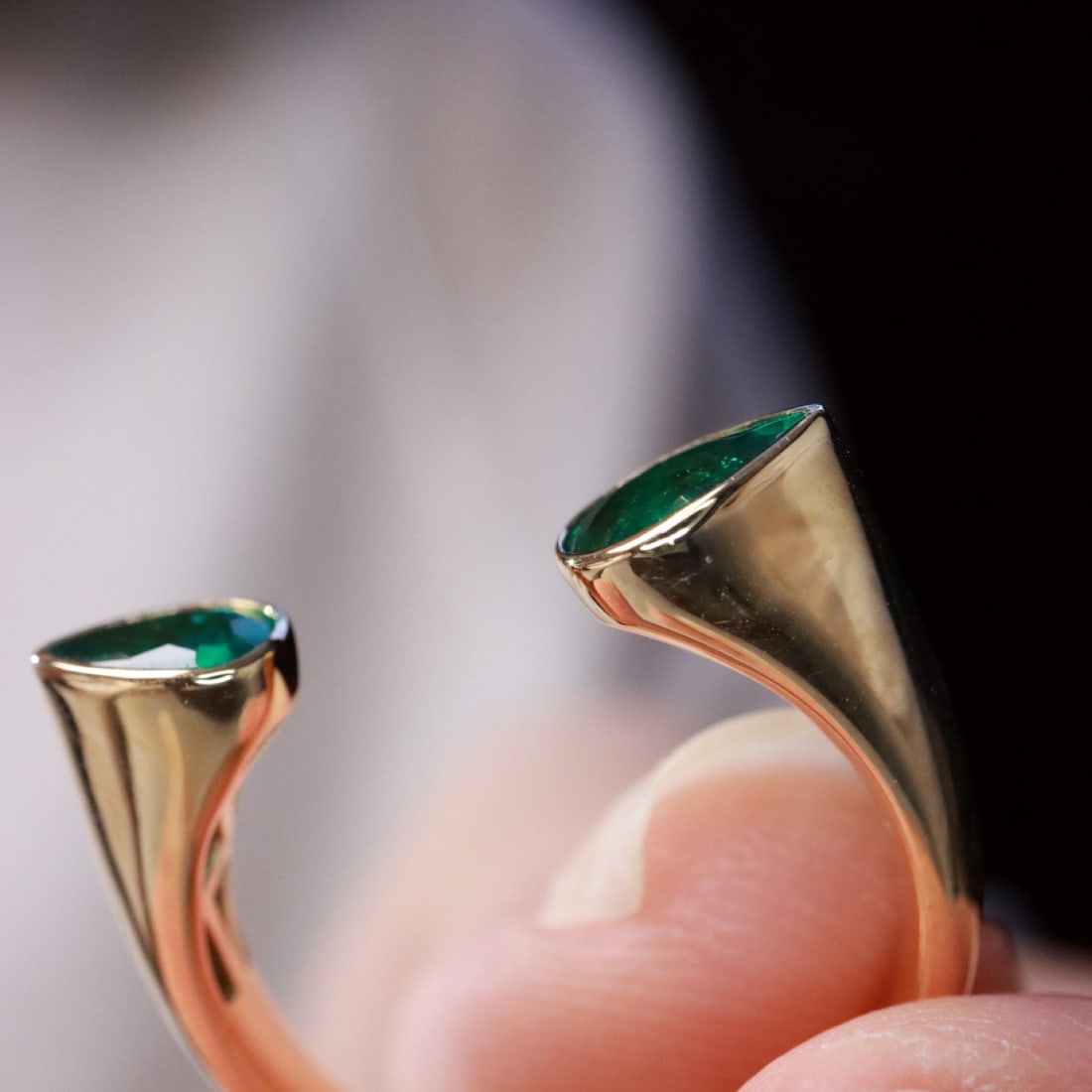 14k Gold 0.82 Ct Vivid Green Natural Emerald Ring - 6