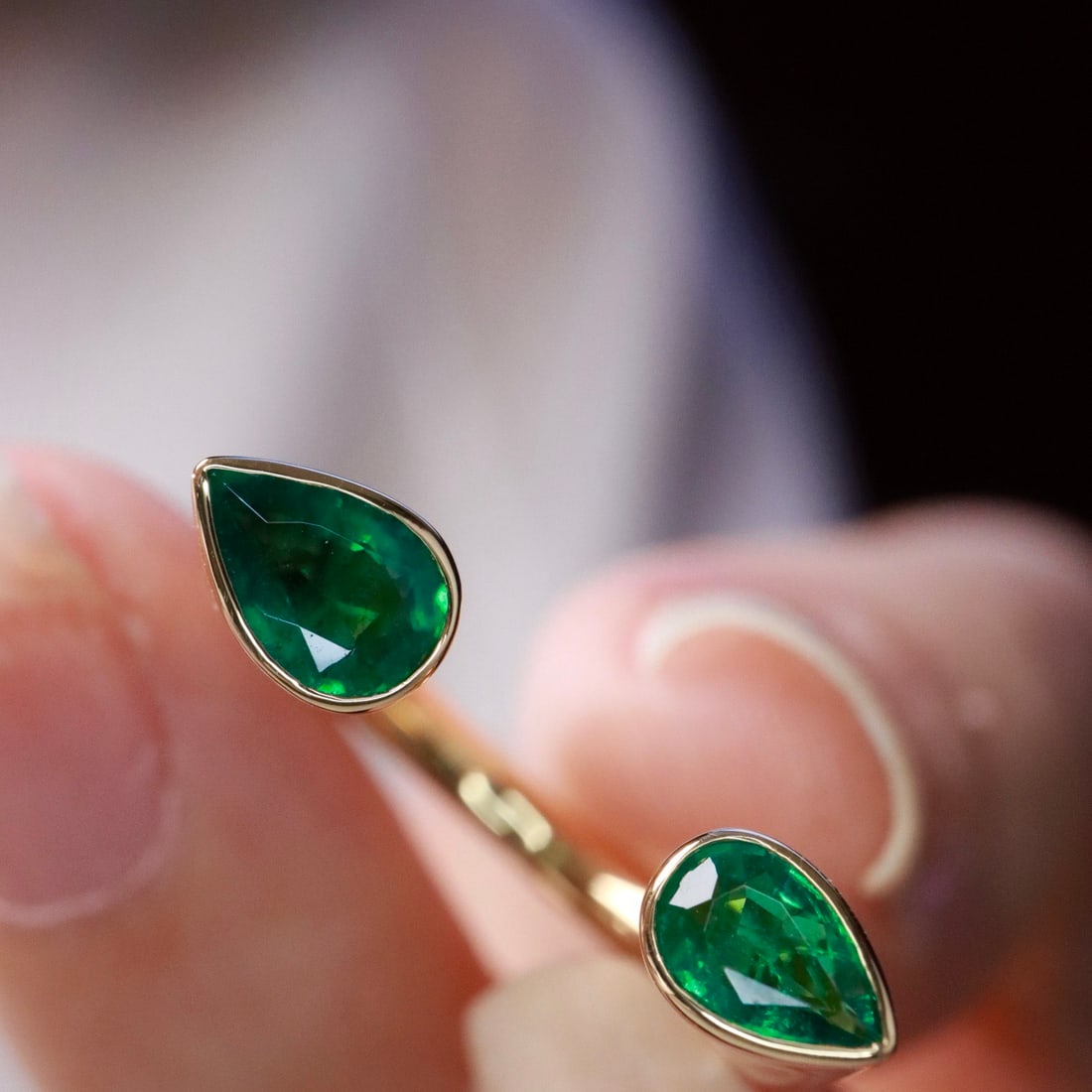 14k Gold 0.82 Ct Vivid Green Natural Emerald Ring - 7