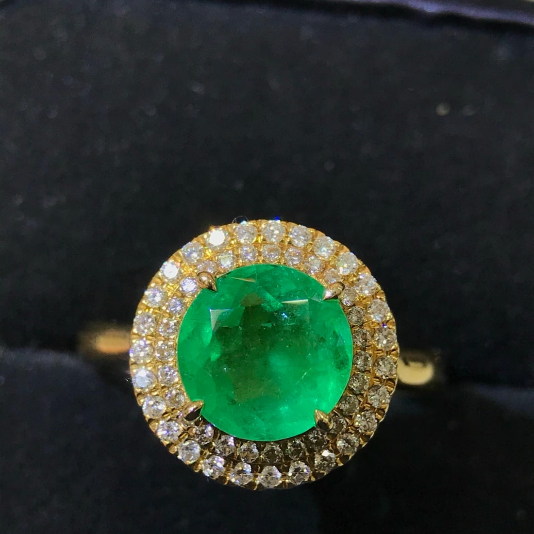 14k Gold 2.58 Ctw Natural Emerald & Diamond Ring: Ref:231094179 // gold content:14k gold // ring size:7. 25us // // main gemstone:emerald // shape:round // carat weight:2. 23ct // color:green // treatment:natural // cut grade:g // // adjacent gemston