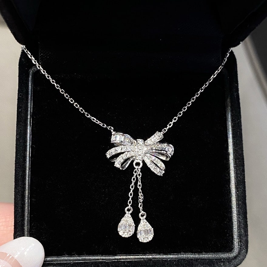 14k Gold 0.3 Ct Natural H Diamond Necklace: Ref:231094181 // gold content:14k gold // main gemstone:diamond // shape:multiple // carat weight:0. 3ct // clarity grade:vs-si // color:h // treatment:natural // Condition: New Low Estimate: 3100.00
