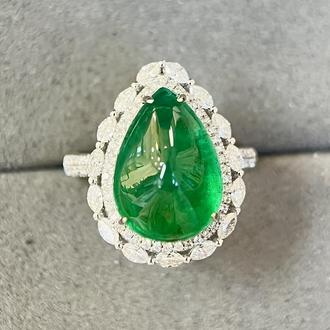 14k Gold 8.34 Ctw Vivid Green Natural Emerald & Diamond Ring (1 of 7)