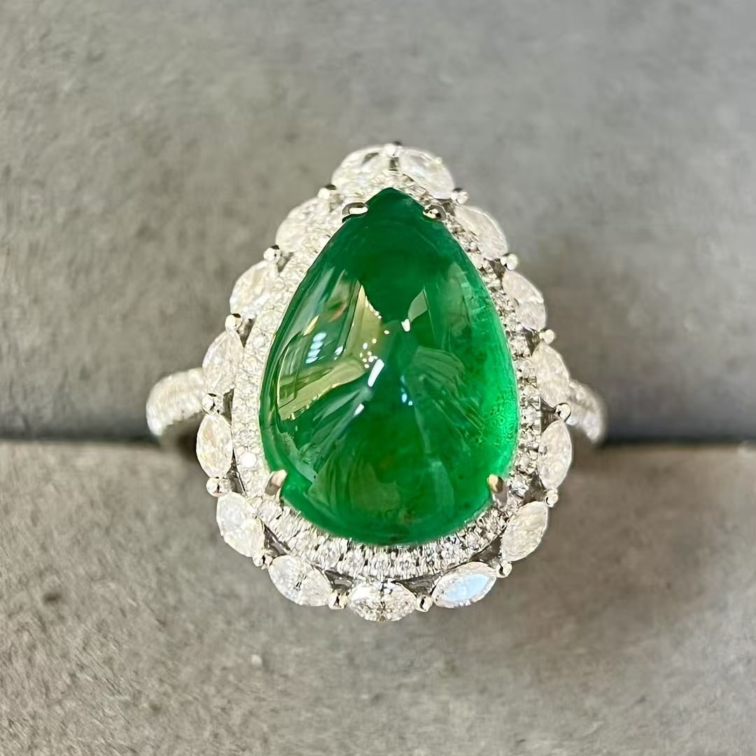 14k Gold 8.34 Ctw Vivid Green Natural Emerald & Diamond Ring - 2