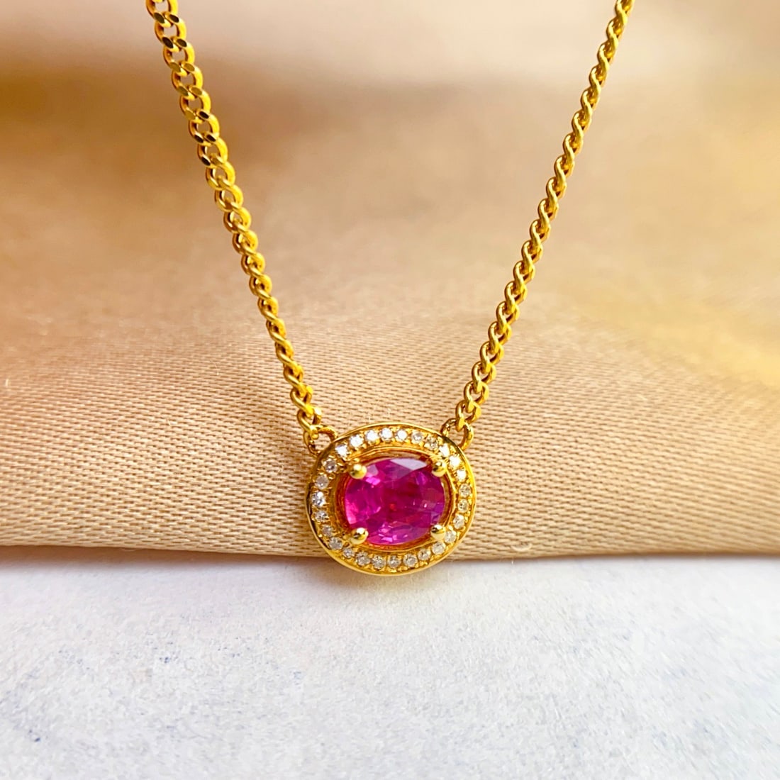 14k Gold 0.60 Ct Natural Ruby & Diamond Necklace: Ref:231094186 // gold content:14k gold // main gemstone:ruby // shape:oval // carat weight:0. 60ct // color:red // treatment:natural // // adjacent gemstone 2 : diamond // number of stones:27 //