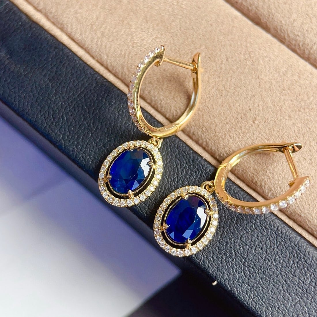 14k Gold 1.77 Ctw Vivid Blue Natural Sapphire & Diamond Earrings: Ref:231094192 // gold content:14k gold // main gemstone:sapphire // shape:oval // carat weight:1. 46ct // color:vivid blue // treatment:natural // // adjacent gemstone 2 : diamond // shape:round //