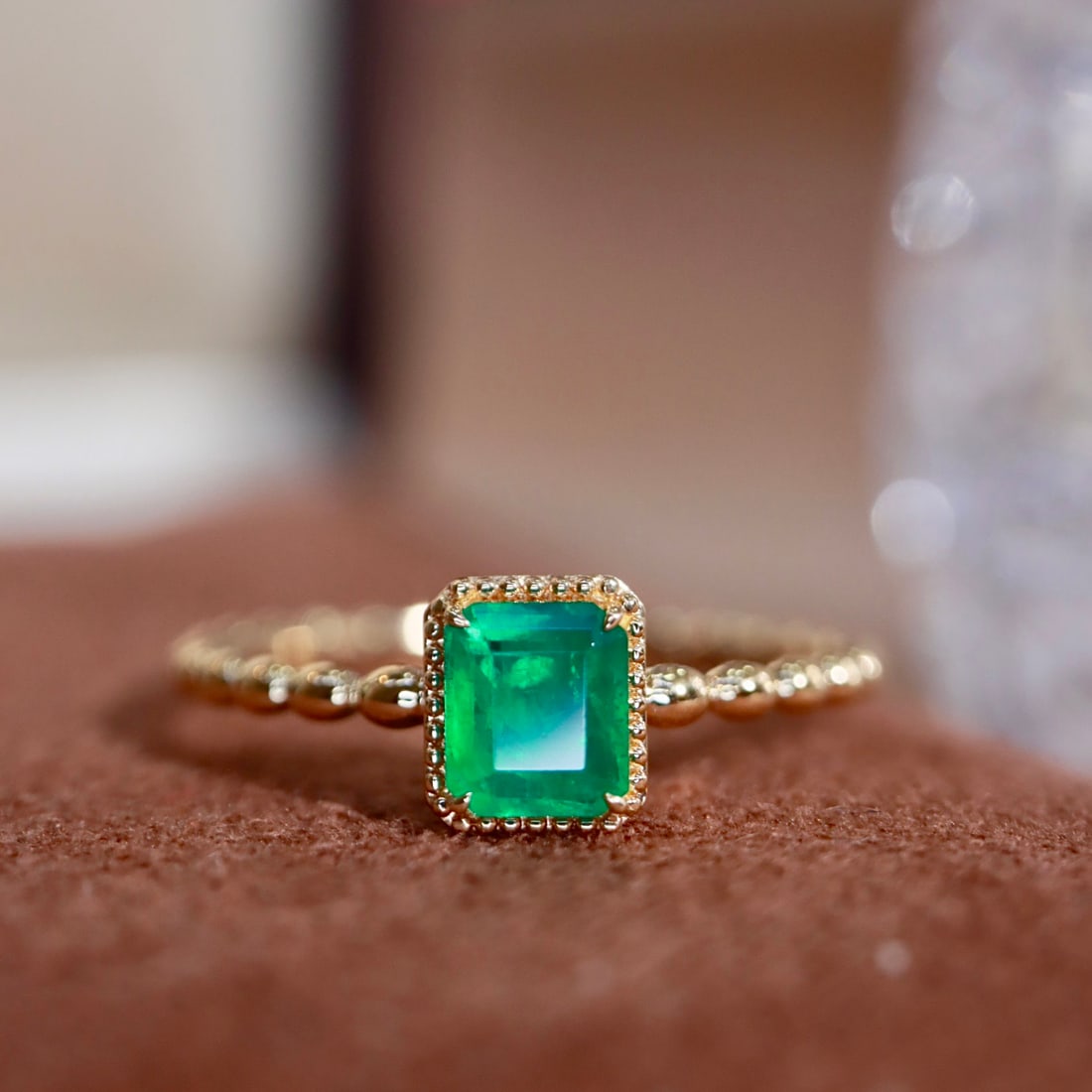 14k Gold 0.39 Ct Vivid Green Natural Emerald Ring: Ref:231094193 // gold content:14k gold // ring size:7. 25us // // main gemstone:emerald // shape:octagonal // carat weight:0. 39ct // color:vivid green // treatment:natural // Condition: New Low