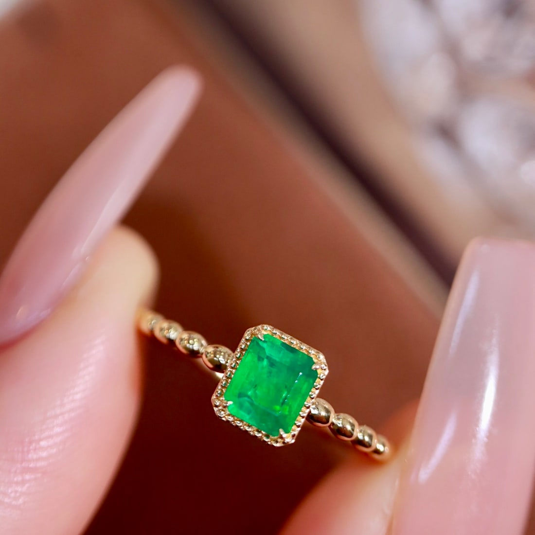 14k Gold 0.39 Ct Vivid Green Natural Emerald Ring - 5