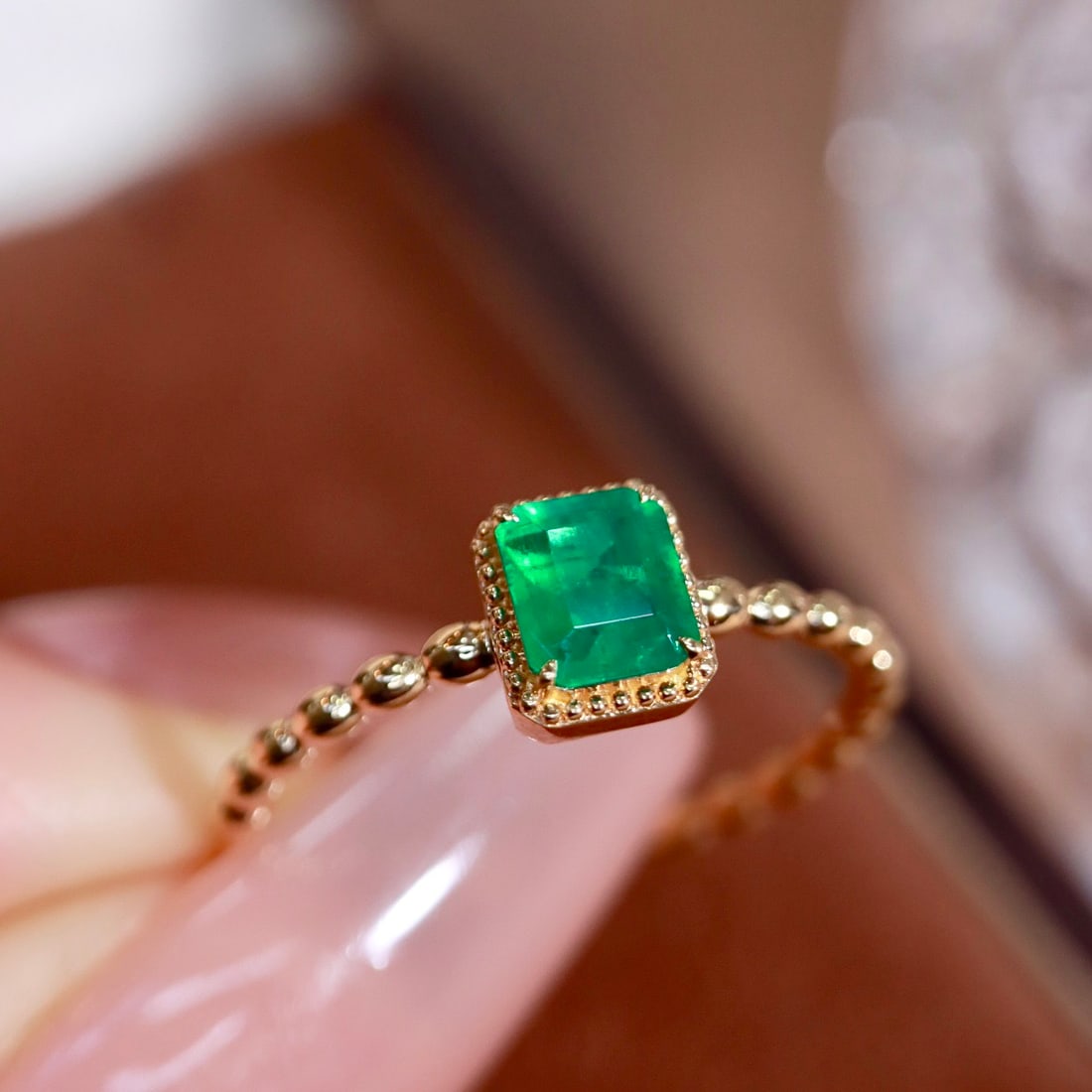 14k Gold 0.39 Ct Vivid Green Natural Emerald Ring - 7
